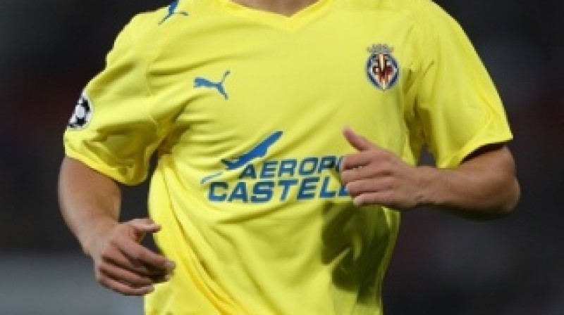 Fernadezs vēl "Villareal" komandas formas tērpā
Foto: AP