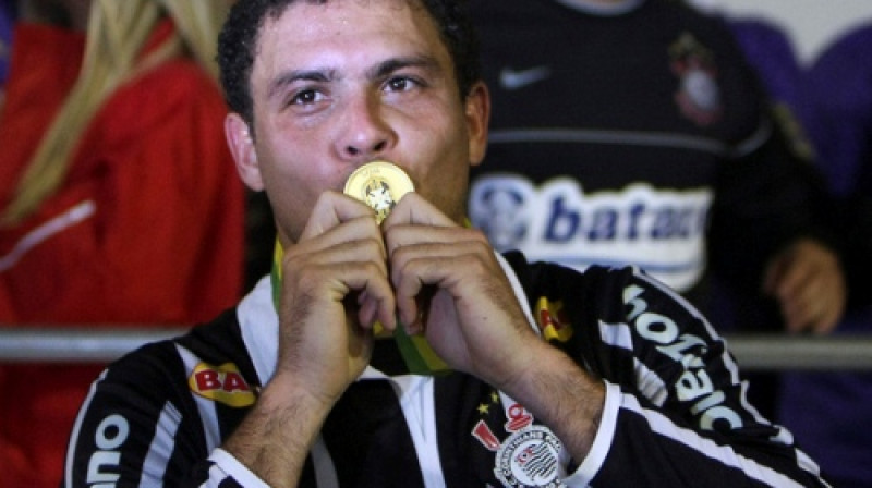 Ronaldo ar izcīnīto medaļu
Foto: AP