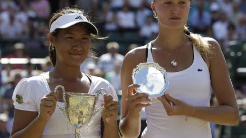 Nopavana Lertčevakarna un Kristina Mladenoviča
Foto: AFP