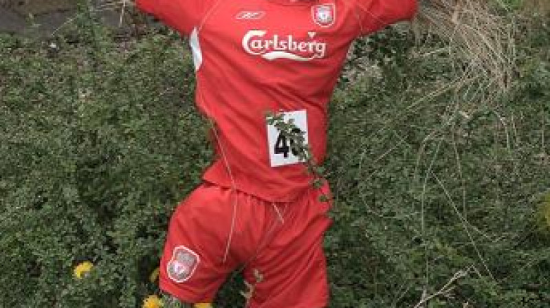 Futbolists kas neko nedara