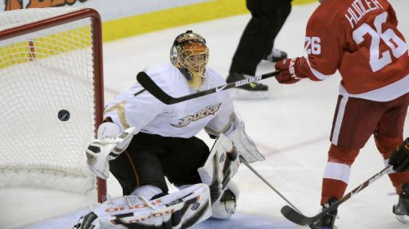 Jirži Hudlers pārspēj "Ducks" vārtsargu
Foto: Getty Images