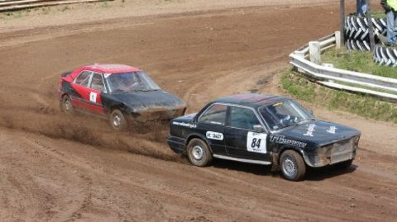 Jevgēnijs Bergs (Nr.84) un Juris Sirko (Nr.1) 
sarūpēja Folkreisa šovu skatītājiem. 
Foto: Viesturs Saukāns