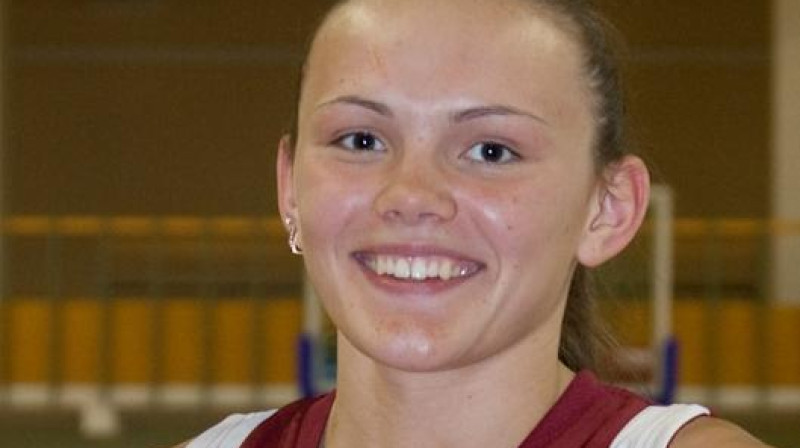 Anete Šteinberga izcīnīja 14 bumbas zem groziem, cīņā par atlēkušajām bumbām Latvija uzvarēja 53:40
Foto: LBS