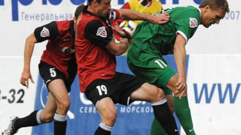 Aleksandrs Buharovs (pa labi) atkal guva vārtus
Foto: ITAR-TASS