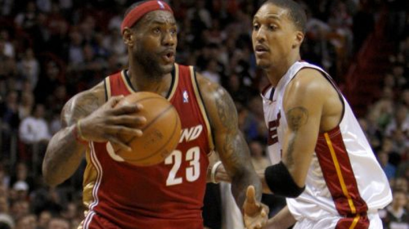 Lebrons Džeimss un Džamario Mūns, iespējams,
spēlēs vienā komandā
Foto: Reuters
