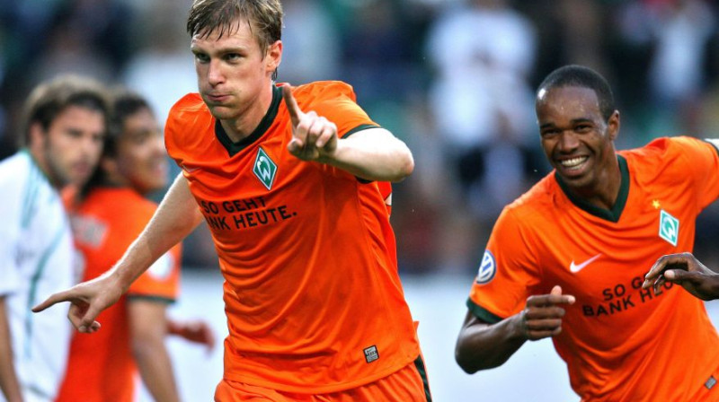 "Werder" aizsargs Pērs Mertezakers pēc 
pirmo vārtu guvuma
Foto: AFP