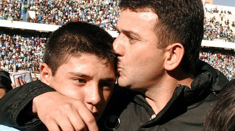 Maurisio kopā ar savu tēvu
Foto: AFP