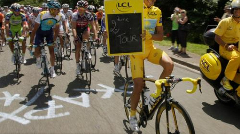 Alberto Kontadors lepojas ar savu otro titulu!
Foto: AP