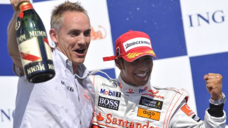 Luiss Hamiltons līksmo kopā ar Martinu Vitmāršu
Foto: SCANPIX SWEDEN