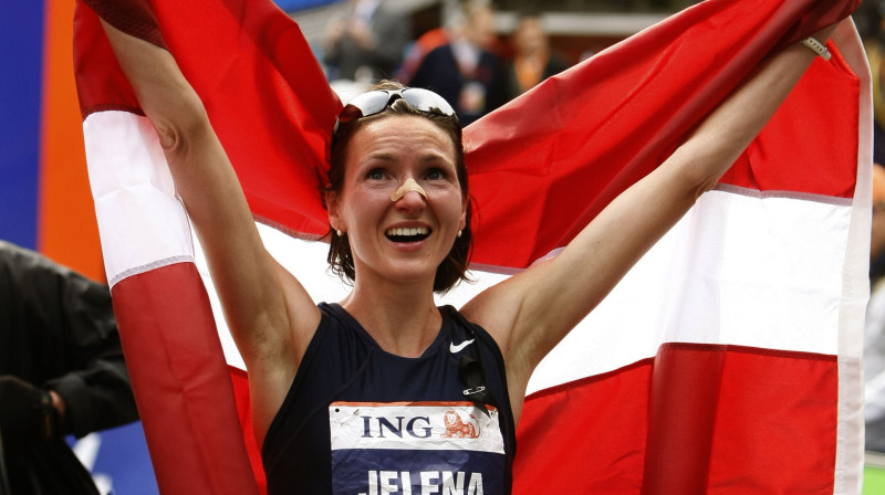 Jeļena Prokopčuka pēc starta 2007. gadā Ņujorkā
Foto: AFP