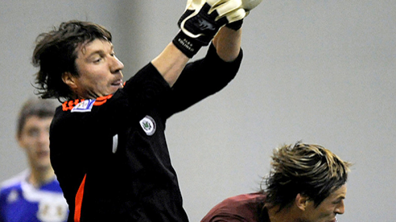 Aleksandram Koļiņko un Kristapam Grebim Sofijā būs iespēja uzspēlēt vienā komandā.
Foto: Romāns Kokšarovs, SA, f64