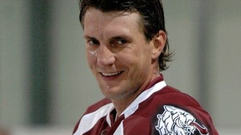 Rīgas "Dinamo" kapteinis Sandis Ozoliņš
Foto: Romāns Kokšarovs, Sporta Avīze, f64