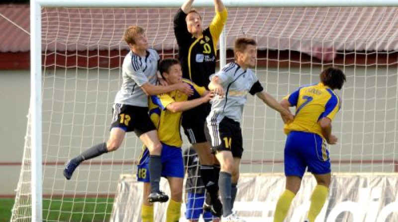 Andrejs Pavlovs darbībā pret "BATE"
Foto: Romans Kokšarovs, Sporta Avīze, f64