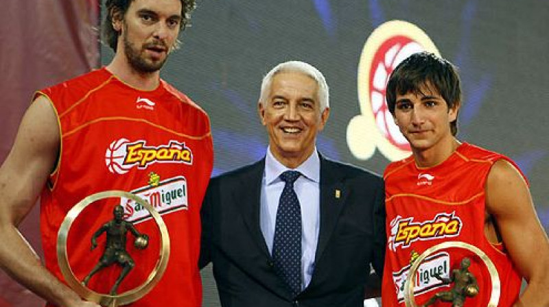 Po Gazols un Rikijs Rubio
Foto: FIBA
