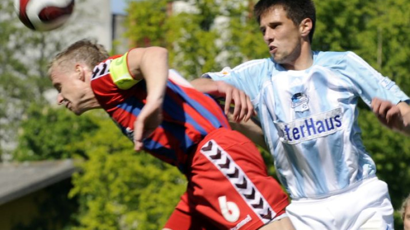 Arī šodien gaidāma Denisa Ivanova un 
Artjoma Kuzņecova divcīņa
Foto: Romans Kokšarovs, Sporta Avīze, f64