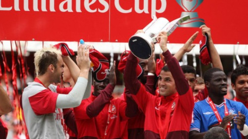 "Arsenal" futbolisti ar izcīnīto kausu
Foto: PA Wire