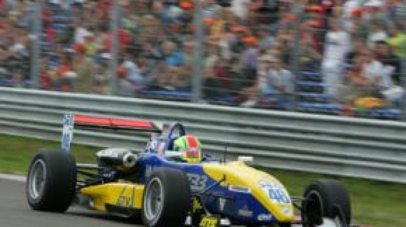 Haralds Šlēgelmilhs pie "HS Technik" komandas formulas stūres
Foto: www.f1.lv