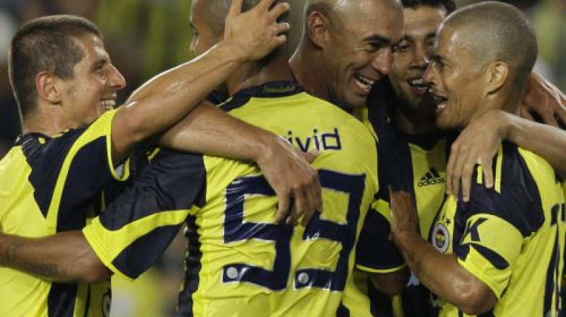 "Fenerbahce" spēlētāji
Foto: AP
