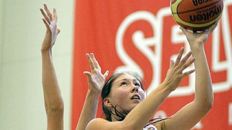 Guna Lagzdiņa: 20 punkti, 12 atlēkušās bumbas un Latvijas U20 izlases uzvara Eiropas čempionāta spēlē ar Maķedonijas komandu.
Foto: fibaeurope.com