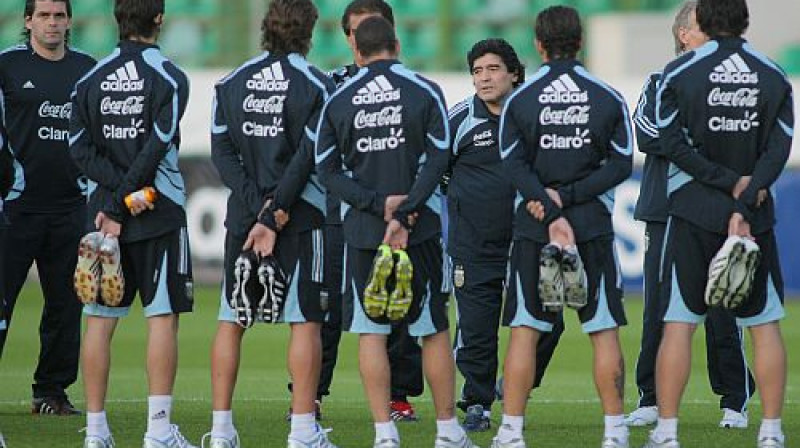Djego Maradona dod norādījumus saviem spēlētājiem
Foto: ITAR-TASS