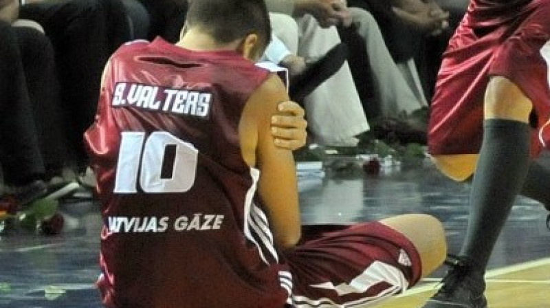 Sandis Valters savainojumu guva spēlē pret Lietuvas izlasi
Foto: Romualds Vambuts, eSports.lv