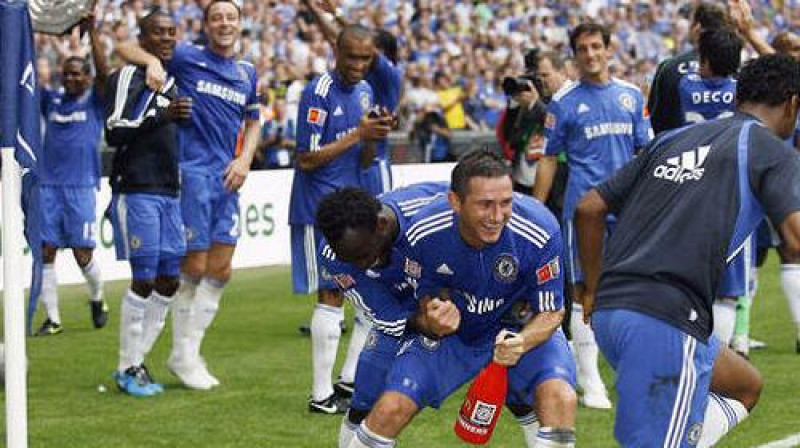 "Chelsea" priecājas par izcīnīto "Community Shield"
Foto: AFP