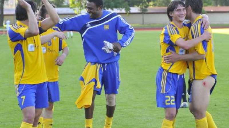 Žans Pols Ndeki ar partneriem
Foto: Romualds Vambuts, eSports.lv