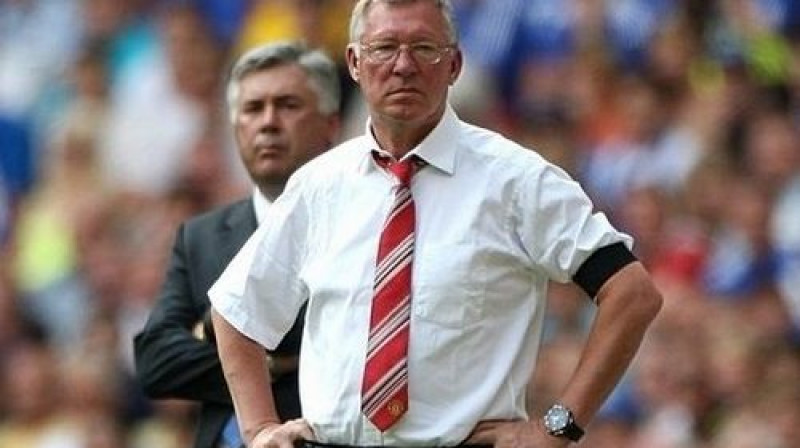 Karlo Ančeloti un Alekss Fergusons. Pagaidām priekšplānā ir Fergusons. Kā būs pēc sezonas?
Foto: AFP