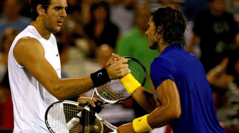 Huans Martins Del Potro pieņem Rafaela Nadala apsveikumus
Foto: AFP