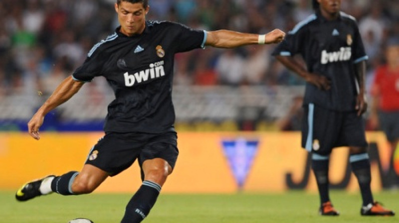 Darbībā Madrides "Real" zvaigzne Krištianu Ronaldu 
Foto: AP