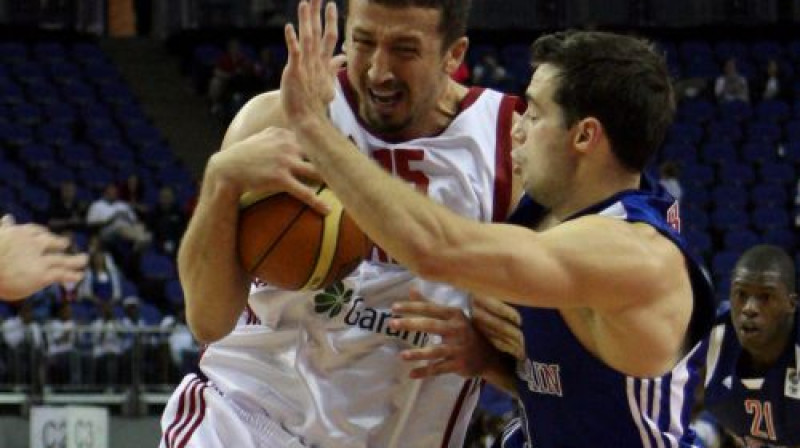 Hedo Turkoglu gājienā uz grozu 
Foto: AP