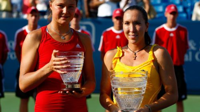 Dinara Safina un Jeļena Jankoviča
Foto: AFP