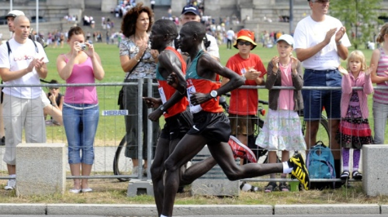 Emanuels Mutai (no labās)
Foto: AFP/Scanpix