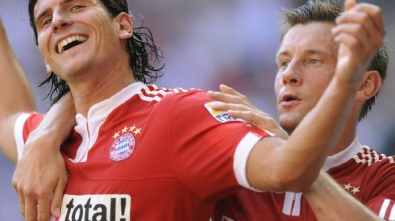 Mario Gomezs un Ivica Oličs
Foto: AP