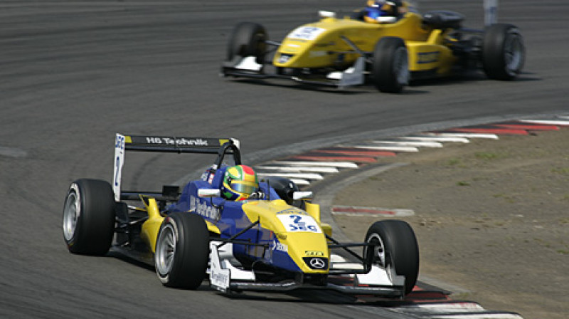 Haralds Šlēgelmilhs (nr.2) pie "HS Technik" komandas stūres
Foto: www.formel3.de