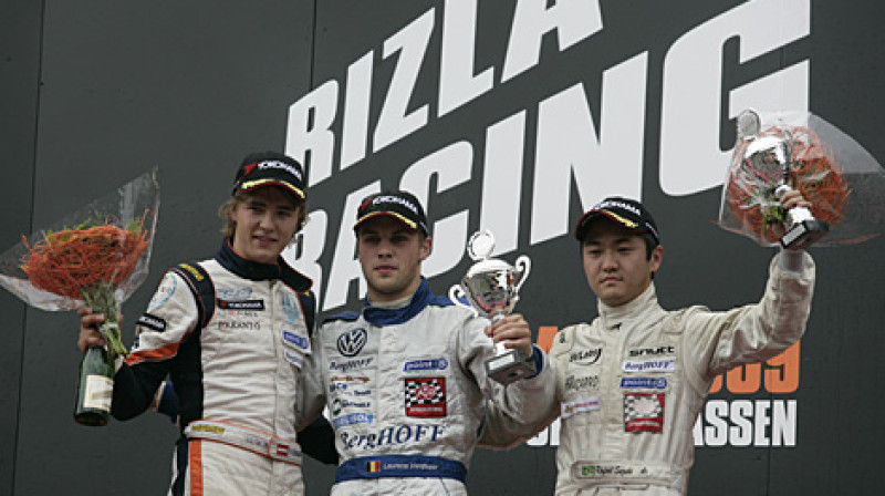 Haralds Šlēgelmilhs uz goda pjedestāla
Foto: www.formel3.de