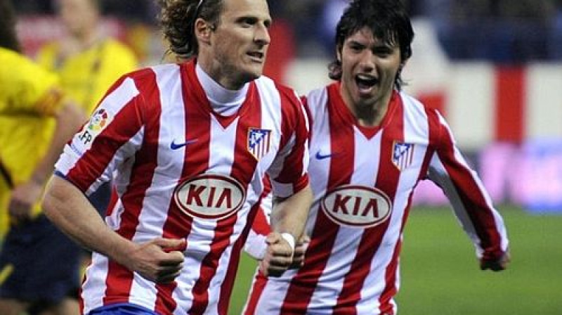 Djēgo Forlans un Serhio Aguero
Foto: AP