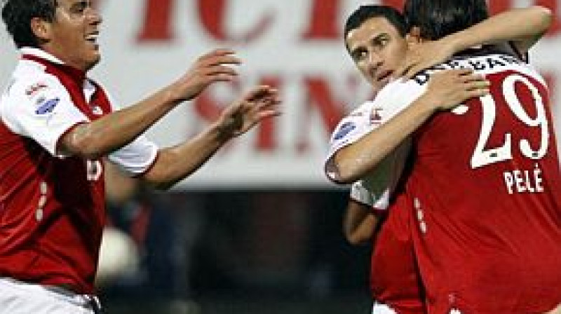 ''AZ Alkmaar'' spēlētāji līksmo pēc izcīnītās uzvaras
Foto: AP