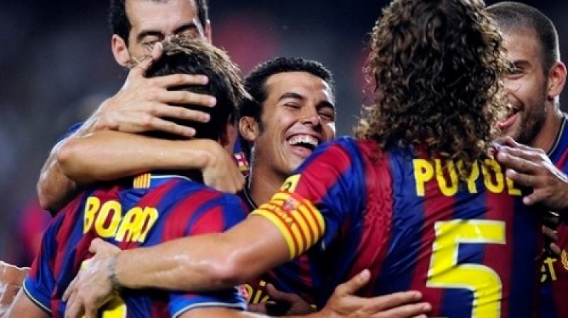 "Barcelona" futbolisti priecājas pēc pirmo vārtu guvuma
Foto: AP
