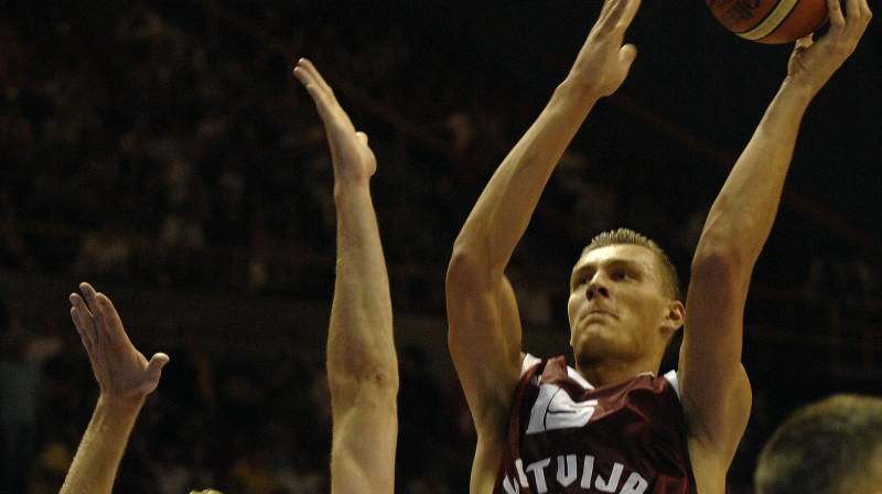 Andris Biedriņš
Foto: Romāns Kokšarovs, Sporta Avīze, f64