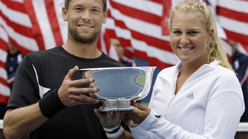 Treviss Perots un Kērlija Galiksone
Foto: AP