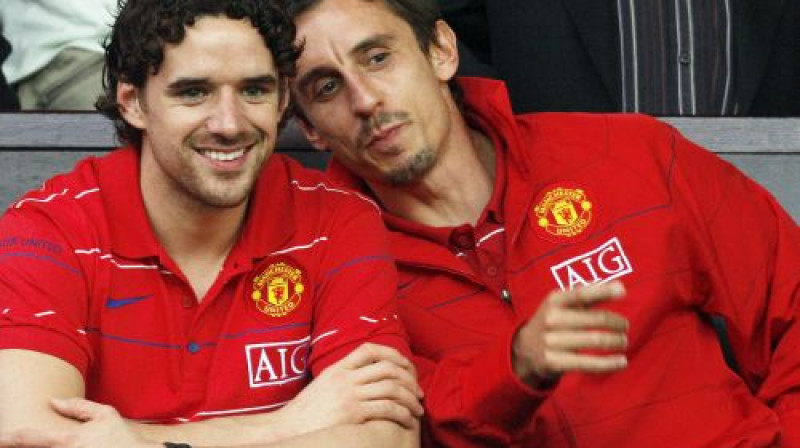 Ovens Hārgrīvzs un Garijs Nevils - abi izlaiduši daudz laika savainojumu dēļ
Foto: AFP