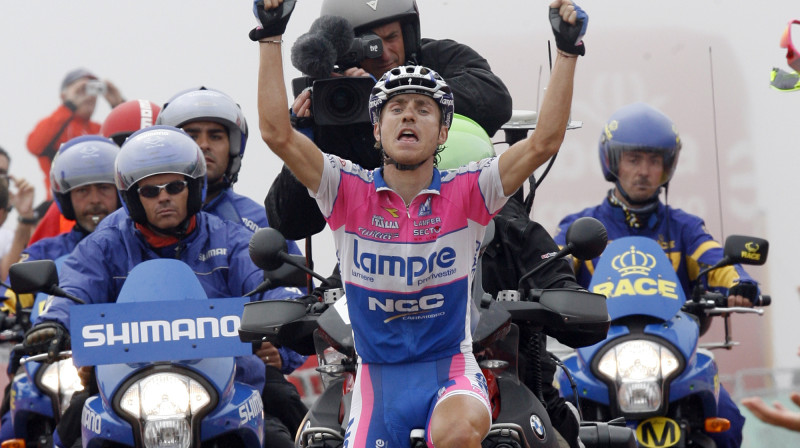 Itāļu galvenais favorīts pasaules čempionātā Damjāno Kunego priecājas par uzvaru šā gada "Vuelta a Espana" 8.posmā.
AP foto