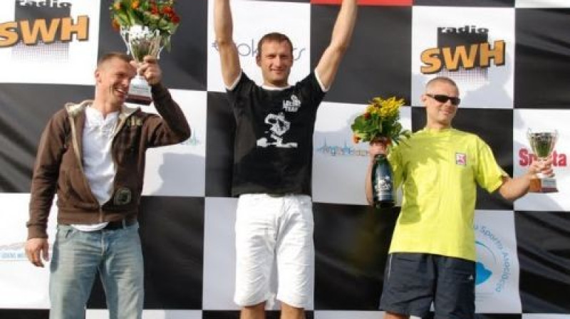 Jānis Uzars (vidū)
Foto: Latvijas Ūdens motosporta federācija