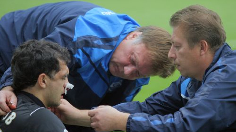 Vladimirs Gabulovs ''Dynamo'' ārstu aprūpes laikā
Foto: ITAR-TASS