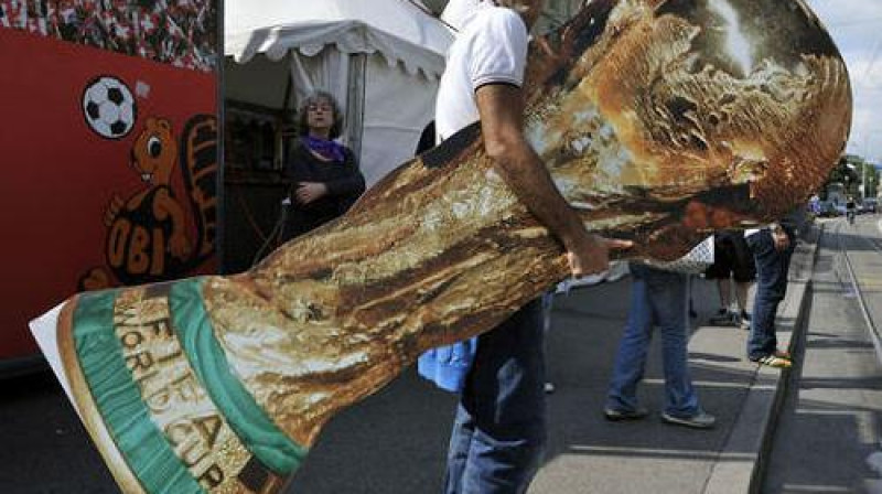 Itālijas izlases fans ar savdabīgu Pasaules kausa "kopiju"
Foto: AFP