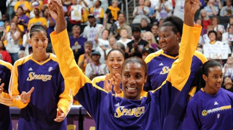 Losandželosas "Sparks" centra spēlētāja Līza Leslija šogad noslēdz WNBA karjeru
Foto: wnba.com