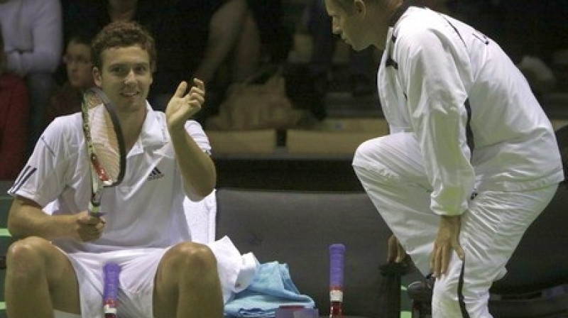 Ernests Gulbis un Ģirts Dzelde
Foto: Romāns Kokšarovs, "Sporta Avīze"