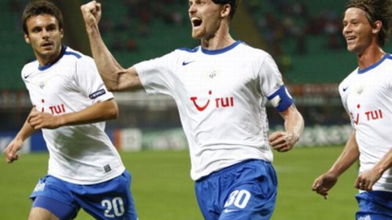 "Zurich" spēlētāji līksmo pēc vārtu guvuma
Foto: AP