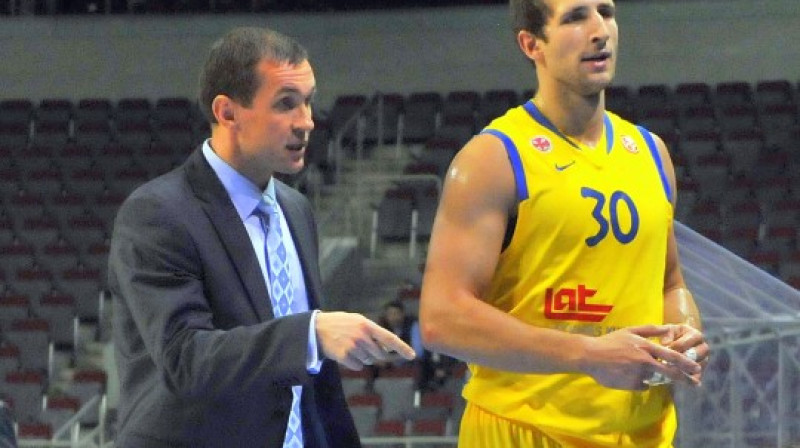 Latvijas čempionu BK "Ventspils" galvenais treneris Agris Galvanovskis un Ronalds Zaķis
Foto: Romualds Vambuts, Sportacentrs.com